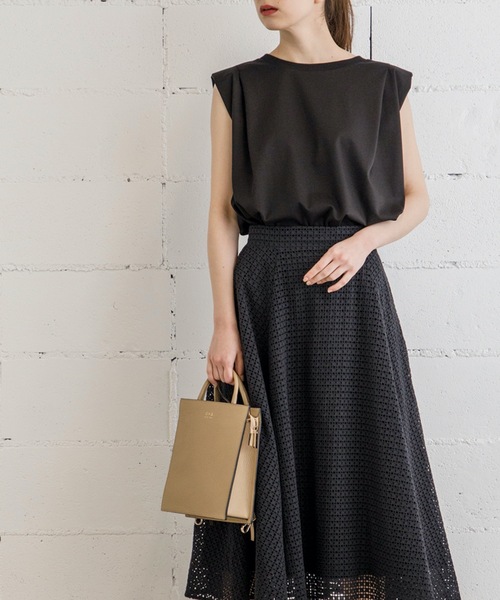 Emma Taylor（エマテイラー）の「パワーショルダートップス（Tシャツ/カットソー・レディース・ブラック/オフホワイト/オレンジ/モカ/ラベンダー・FREE）」の3枚目の写真