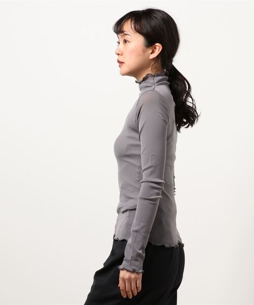 SPINNS(スピンズ)の「シアーメロウタートルネックカットソー(Tシャツ/カットソー・レディース・ブラック/グレー/グリーン系その他/オレンジ/アイボリー・ONESIZE)」の15枚目の写真