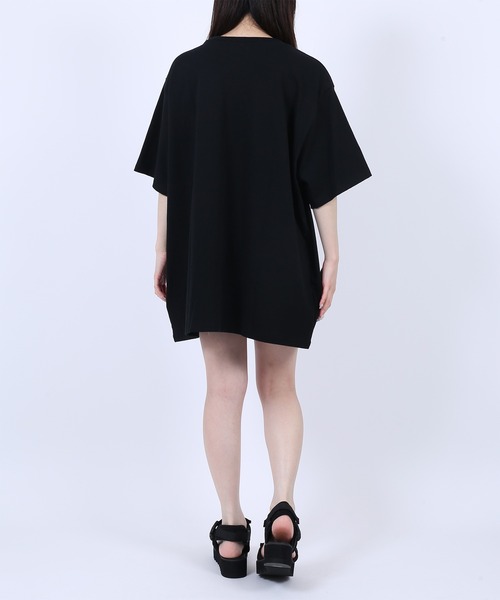 PUNYUS（プニュズ）の「MIDNIGHTビッグTシャツ（Tシャツ/カットソー・レディース・ブラック/ホワイト・3/4）」の5枚目の写真