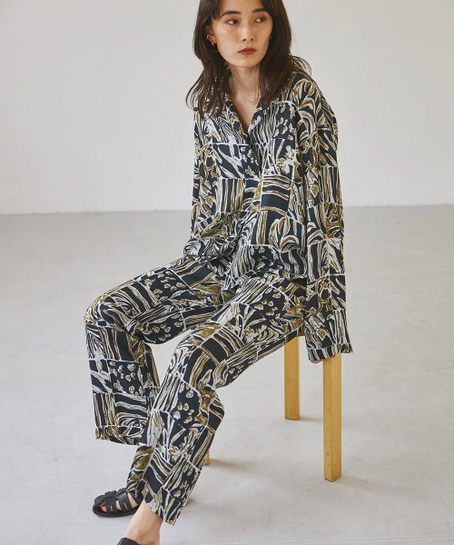 TODAYFUL(トゥデイフル)の「【TODAYFUL(トゥデイフル)】Patchwork Pattern Shirts/パッチワークパターンシャツ 12120412(シャツ/ブラウス・レディース・ベージュ/ブルー/インディゴブルー・FREE)」の3枚目の写真