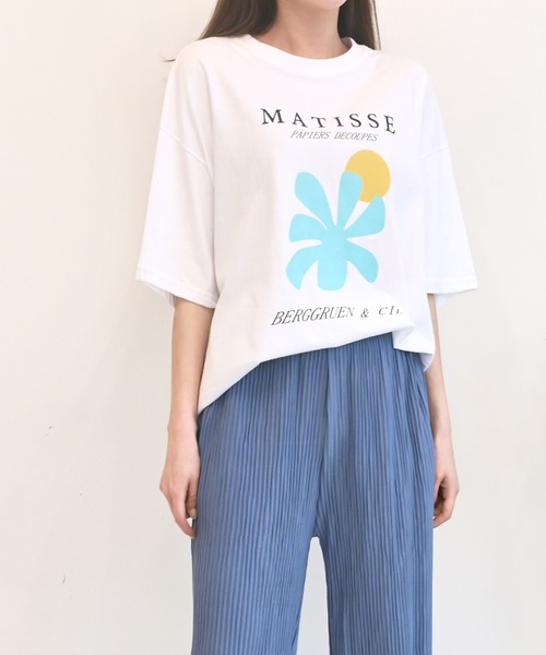 me+em select（ミームセレクト）の「MATISSE art Tシャツ（Tシャツ/カットソー・レディース・ブラック/ブルー/アイボリー/クリーム・FREE）」の2枚目の写真