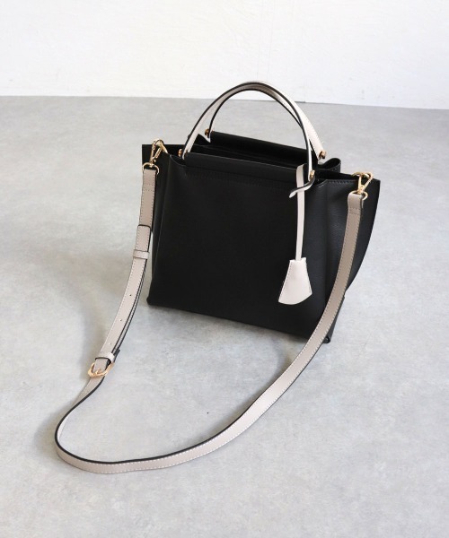 MIAN （ミアン）の「【ドラマ着用 / 詳細動画あり】LILY / 2wayハンドバッグ（ハンドバッグ・レディース・モカ/ピンク/ブラウン/ブラック/グレー/ブルーグリーン/ブラック系その他/ライトベージュ/グレー系その他/アイボリー/ブルー/ダークブラウン・FREE）」の4枚目の写真