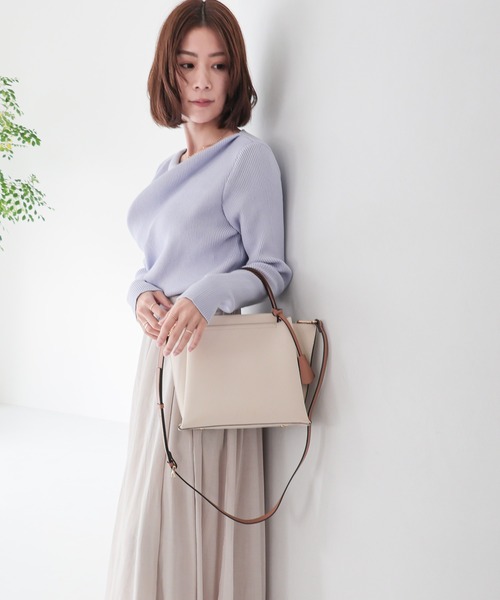 MIAN (ミアン)の「【新色追加 / ドラマ着用】LILY / 2wayハンドバッグ(ハンドバッグ・レディース・モカ/ピンク/ブラウン/ブラック/グレー/ブルーグリーン/ブラック系その他/ライトベージュ/グレー系その他/アイボリー/ブルー/ダークブラウン・FREE)」の21枚目の写真