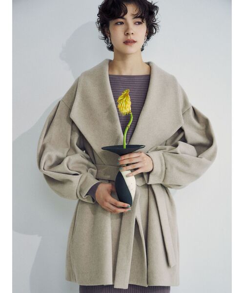 LAGUNAMOON（ラグナムーン）の「バックタックボリュームスリーブコート（その他アウター・レディース・ベージュ/マスタード/バイオレット・FREE）」の2枚目の写真