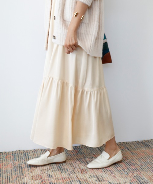 ELFRANK（エルフランク）の「Vネックフレアロングキャミソールワンピース（ワンピース・レディース・ブラック/ベージュ/ゴールド/アイボリー・FREE）」の17枚目の写真