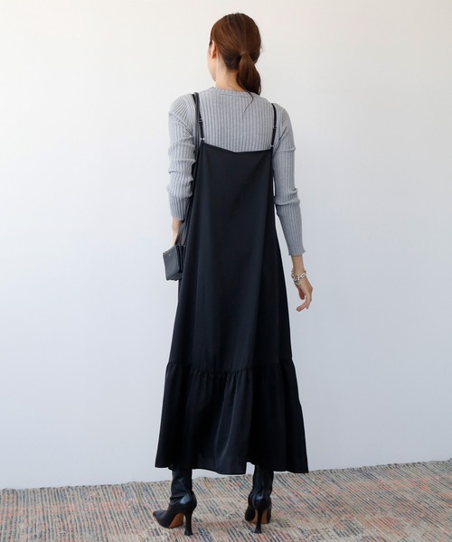 ELFRANK（エルフランク）の「Vネックフレアロングキャミソールワンピース（ワンピース・レディース・ブラック/ベージュ/ゴールド/アイボリー・FREE）」の21枚目の写真