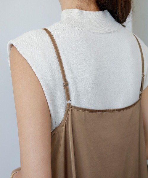 ELFRANK（エルフランク）の「Vネックフレアロングキャミソールワンピース（ワンピース・レディース・ブラック/ベージュ/ゴールド/アイボリー・FREE）」の15枚目の写真