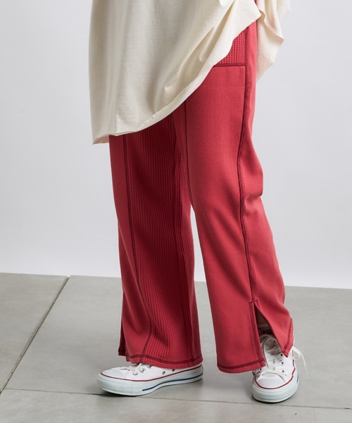 CIAOPANIC TYPY(チャオパニックティピー)の「ワッフル切り替えカットパンツ(その他パンツ・レディース・レッド/ブラック/アイボリー・ONE SIZE)」の1枚目の写真