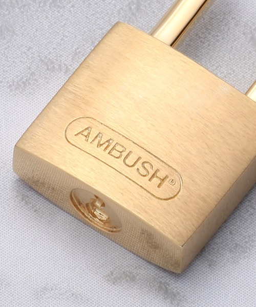 AMBUSH(アンブッシュ)の「AMBUSH SMALL PADLOCK EARRING 12111742(ピアス(両耳用)・レディース・シルバー/ゴールド・ONE SIZE)」の3枚目の写真