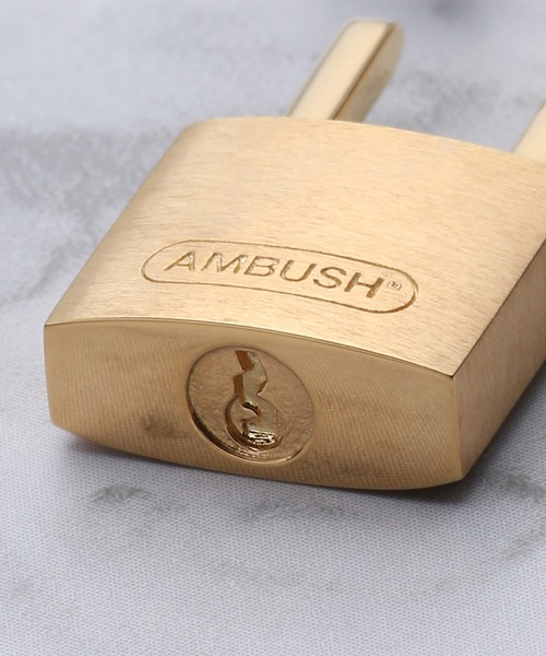 AMBUSH(アンブッシュ)の「AMBUSH SMALL PADLOCK EARRING 12111742(ピアス(両耳用)・レディース・シルバー/ゴールド・ONE SIZE)」の4枚目の写真