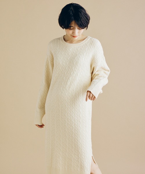 CLEARIMPRESSION （クリアインプレッション）の「ケーブルニットワンピース（ワンピース・レディース・オフホワイト/カーキ/サンドグレー・フリー）」の17枚目の写真