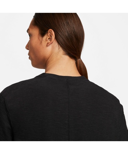 NIKE（ナイキ）の「ナイキ NIKE ナイキ DRIーFIT ヨガ コア フリース L/S トップ（その他トップス・メンズ・ブラック・M/3L/L/S/LL）」の2枚目の写真