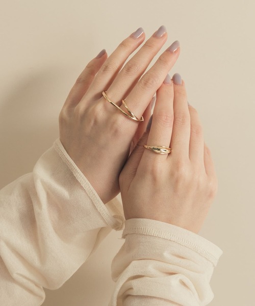SMELLY(スメリー)の「ダブルフィンガー2セットリング(リング・レディース・ゴールド・-)」の4枚目の写真