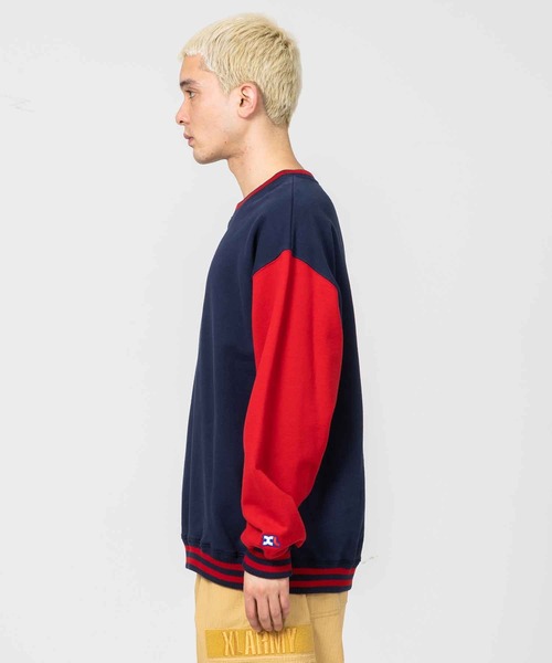 XLARGE（エクストララージ）の「2TONE CREWNECK SWEAT（スウェット・メンズ・ライトブルー/ネイビー/グリーン・S/M/L/XL）」の4枚目の写真