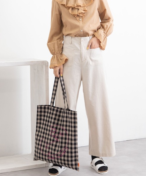 POU DOU DOU（プードゥドゥ）の「ウェザーギンガムポケッタブルトートバッグ（トートバッグ・レディース・ブルー/スミクロ・8）」の4枚目の写真