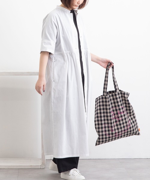 POU DOU DOU（プードゥドゥ）の「ウェザーギンガムポケッタブルトートバッグ（トートバッグ・レディース・ブルー/スミクロ・8）」の12枚目の写真