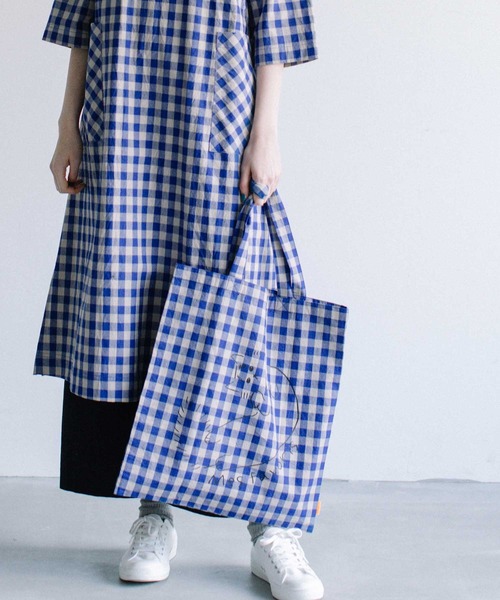 POU DOU DOU（プードゥドゥ）の「ウェザーギンガムポケッタブルトートバッグ（トートバッグ・レディース・ブルー/スミクロ・8）」の15枚目の写真