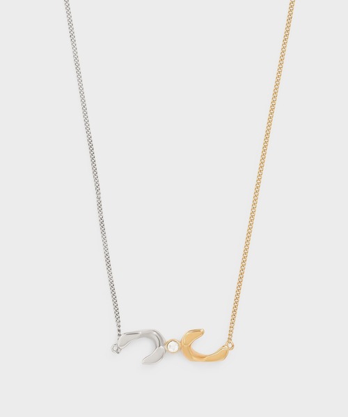 CHARLES & KEITH（チャールズ & キース）の「ジェムエンベリッシュド スカルプチャーペンダントネックレス / Gem-Embellished Sculptural Pendant Necklace（ネックレス・レディース・マルチ/ゴールド系その他・FREE）」の2枚目の写真