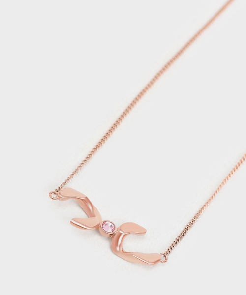 CHARLES & KEITH（チャールズ & キース）の「ジェムエンベリッシュド スカルプチャーペンダントネックレス / Gem-Embellished Sculptural Pendant Necklace（ネックレス・レディース・マルチ/ゴールド系その他・FREE）」の4枚目の写真