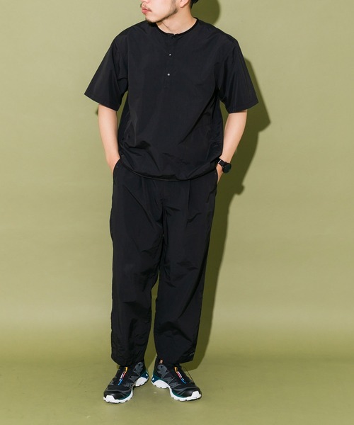 EKAL（エカル）の「『別注』BURLAP OUTFITTER×EKAL　サプレックスナイロンSSプルオーバー（Tシャツ/カットソー・メンズ・ブラック/グレー・MEDIUM/LARGE）」の9枚目の写真