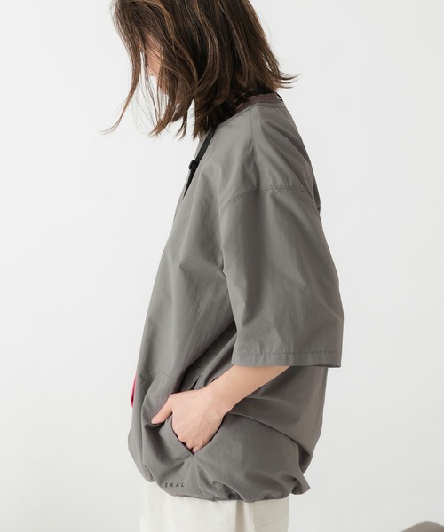 EKAL（エカル）の「『別注』BURLAP OUTFITTER×EKAL　サプレックスナイロンSSプルオーバー（Tシャツ/カットソー・メンズ・ブラック/グレー・MEDIUM/LARGE）」の13枚目の写真