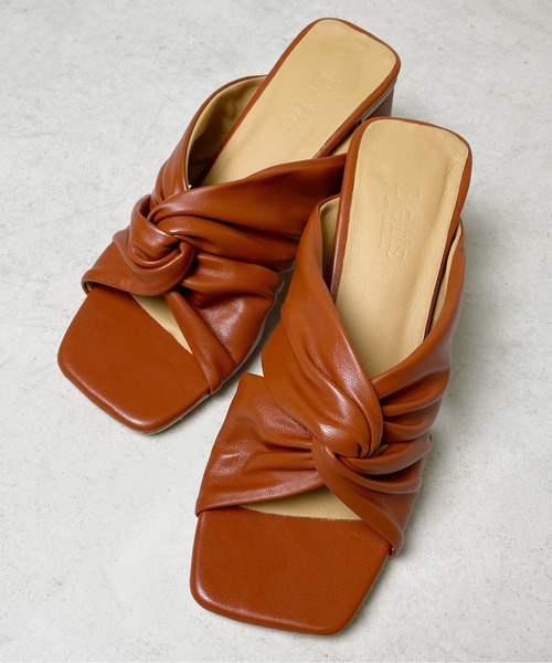 StyleSea(スタイルシー)の「クロスツイストストラップミュールサンダル(サンダル・レディース・ブラック/レンガ/ベージュ/ホワイト・23cm/23.5cm/25cm/22.5cm/24cm/24.5cm)」の1枚目の写真