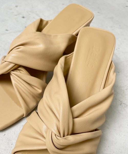 StyleSea(スタイルシー)の「クロスツイストストラップミュールサンダル(サンダル・レディース・ブラック/レンガ/ベージュ/ホワイト・23cm/23.5cm/25cm/22.5cm/24cm/24.5cm)」の8枚目の写真