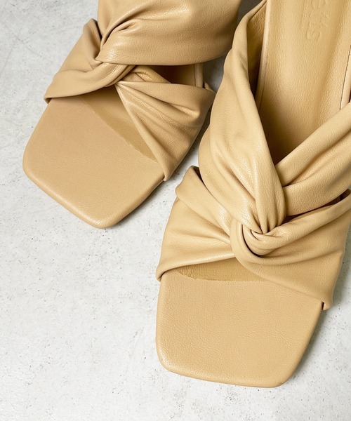 StyleSea(スタイルシー)の「クロスツイストストラップミュールサンダル(サンダル・レディース・ブラック/レンガ/ベージュ/ホワイト・23cm/23.5cm/25cm/22.5cm/24cm/24.5cm)」の13枚目の写真