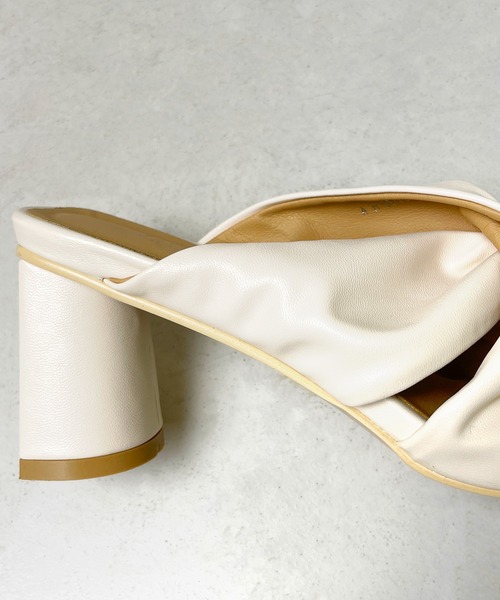 StyleSea(スタイルシー)の「クロスツイストストラップミュールサンダル(サンダル・レディース・ブラック/レンガ/ベージュ/ホワイト・23cm/23.5cm/25cm/22.5cm/24cm/24.5cm)」の9枚目の写真