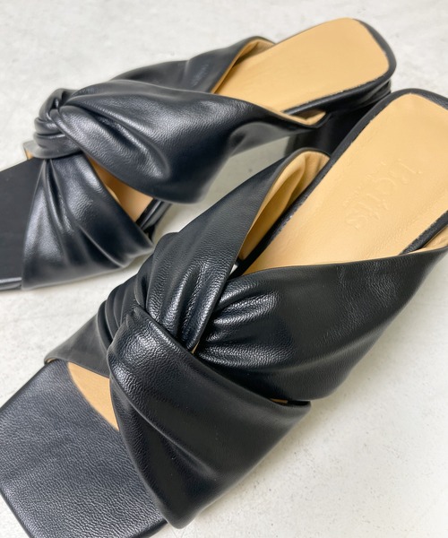 StyleSea(スタイルシー)の「クロスツイストストラップミュールサンダル(サンダル・レディース・ブラック/レンガ/ベージュ/ホワイト・23cm/23.5cm/25cm/22.5cm/24cm/24.5cm)」の14枚目の写真