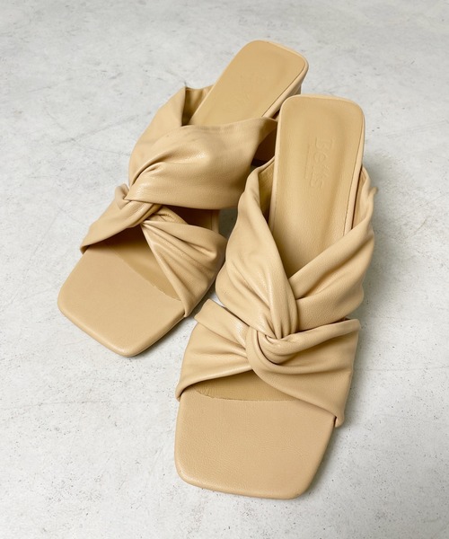 StyleSea(スタイルシー)の「クロスツイストストラップミュールサンダル(サンダル・レディース・ブラック/レンガ/ベージュ/ホワイト・23cm/23.5cm/25cm/22.5cm/24cm/24.5cm)」の15枚目の写真