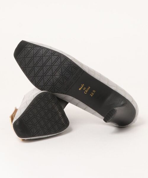 DURAS（デュラス）の「【DURAS】 スクエアトゥバックルデザインパンプス（パンプス・レディース・グレー/ベージュ/ブラック・22.5cm/23.0cm/24.0cm/24.5cm/23.5cm）」の4枚目の写真