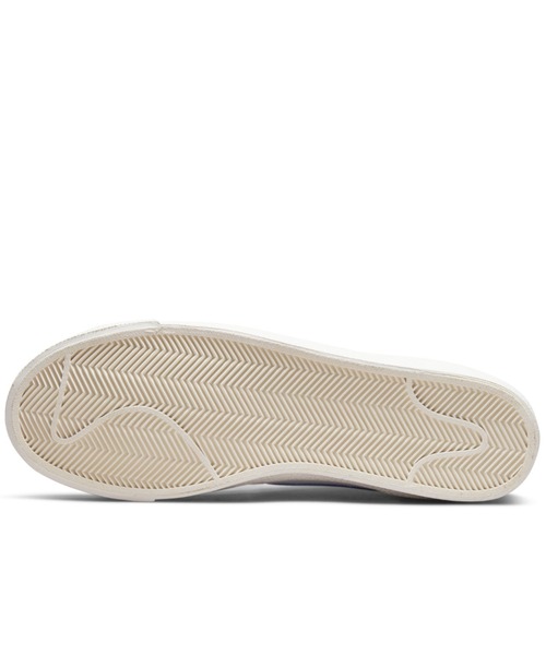 NIKE(ナイキ)の「BLAZER MID '77 VNTG BQ6806-117(スニーカー・メンズ・ホワイト×レッド・25.5cm/26.5cm/27.5cm/28.5cm/30.0cm/25.0cm/26.0cm/27.0cm/28.0cm/29.0cm/24.5cm/24.0cm)」の6枚目の写真