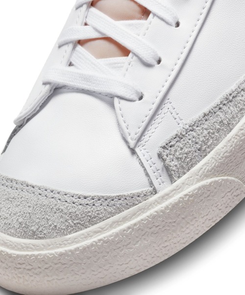 NIKE(ナイキ)の「BLAZER MID '77 VNTG BQ6806-117(スニーカー・メンズ・ホワイト×レッド・25.5cm/26.5cm/27.5cm/28.5cm/30.0cm/25.0cm/26.0cm/27.0cm/28.0cm/29.0cm/24.5cm/24.0cm)」の7枚目の写真