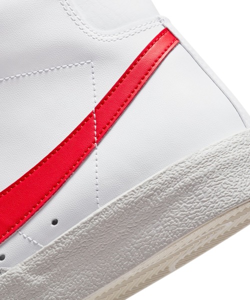 NIKE(ナイキ)の「BLAZER MID '77 VNTG BQ6806-117(スニーカー・メンズ・ホワイト×レッド・25.5cm/26.5cm/27.5cm/28.5cm/30.0cm/25.0cm/26.0cm/27.0cm/28.0cm/29.0cm/24.5cm/24.0cm)」の8枚目の写真