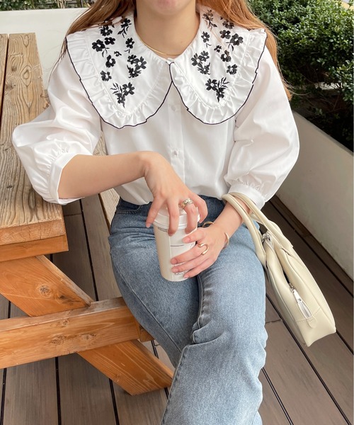 apres jour（アプレジュール）の「刺繍襟フリルブラウス【ZOZOTOWN限定