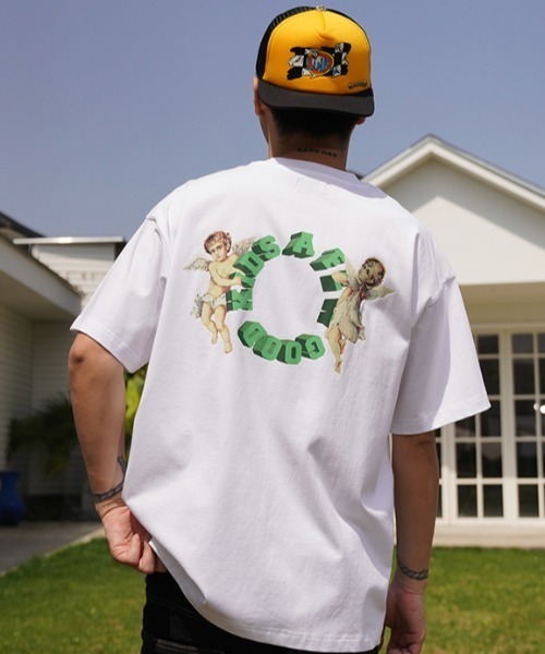 A FEW GOOD KIDS(ア フュー グッド キッズ)の「A'GEM/9 × .kom『A FEW GOOD KIDS/ア フュー グッド キッズ』ANGEL CIRCLE LOGO T-shirt/エンジェル 3Dサークルロゴ ベーシック 半袖Tシャツ(Tシャツ/カットソー・メンズ・ホワイト/ブラック・M/L)」の1枚目の写真