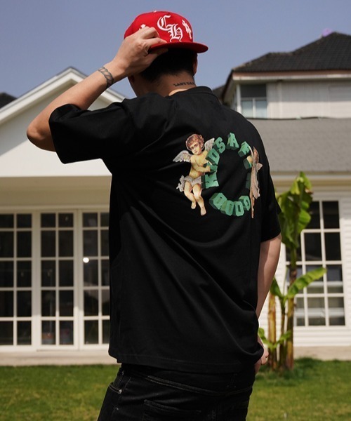 A FEW GOOD KIDS(ア フュー グッド キッズ)の「A'GEM/9 × .kom『A FEW GOOD KIDS/ア フュー グッド キッズ』ANGEL CIRCLE LOGO T-shirt/エンジェル 3Dサークルロゴ ベーシック 半袖Tシャツ(Tシャツ/カットソー・メンズ・ホワイト/ブラック・M/L)」の2枚目の写真