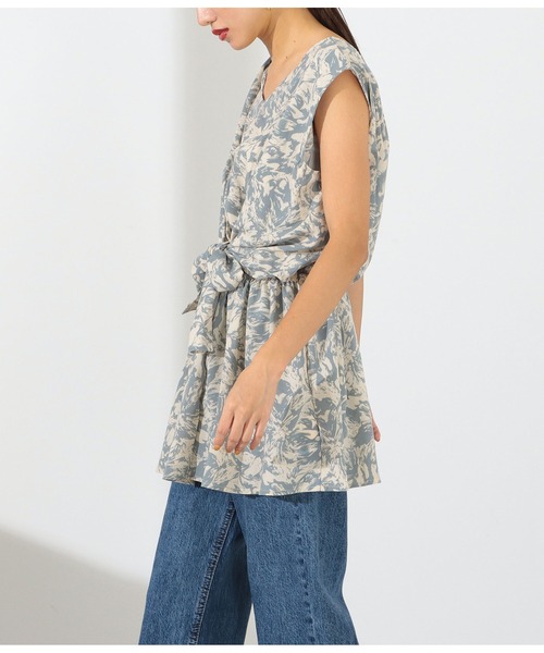 LATINA(ラティーナ)の「前後2WAYニュアンス柄フレアヘムノースリーブトップスカットソー(Tシャツ/カットソー・レディース・ブルー/グレイッシュベージュ・FREE)」の5枚目の写真