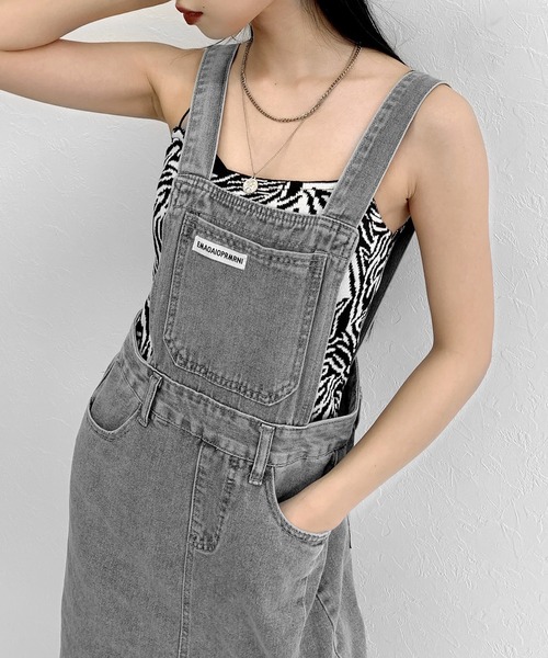 LVEU.（ラブユ.）の「【ZOZOTOWN限定】Side slit denim salopette jumper skirt / サイドスリットデニムサロペットジャンパースカート（ジャンパースカート・レディース・ブラック・FREE）」の5枚目の写真