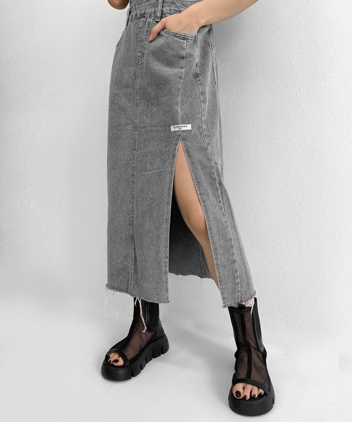 LVEU.（ラブユ.）の「【ZOZOTOWN限定】Side slit denim salopette jumper skirt / サイドスリットデニムサロペットジャンパースカート（ジャンパースカート・レディース・ブラック・FREE）」の10枚目の写真