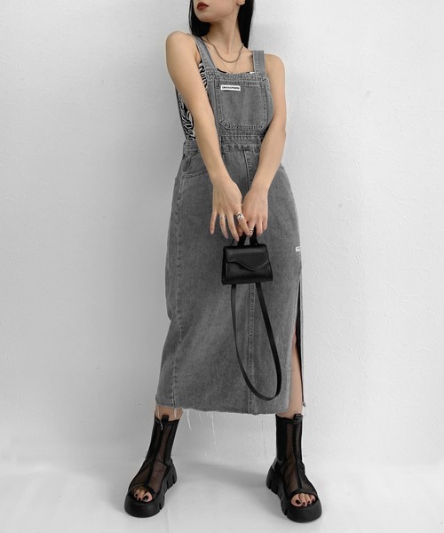 LVEU.（ラブユ.）の「【ZOZOTOWN限定】Side slit denim salopette jumper skirt / サイドスリットデニムサロペットジャンパースカート（ジャンパースカート・レディース・ブラック・FREE）」の15枚目の写真