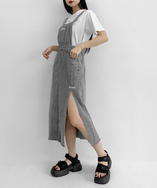 LVEU.（ラブユ.）の「【ZOZOTOWN限定】Side slit denim salopette jumper skirt / サイドスリットデニムサロペットジャンパースカート（ジャンパースカート・レディース・ブラック・FREE）」の9枚目の写真