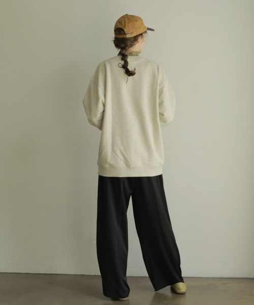 onetome（ワントゥーミー）の「オーバーサイズロゴスウェット【ユニセックス】（スウェット・レディース・ネイビー/オートミール・M/XL）」の17枚目の写真