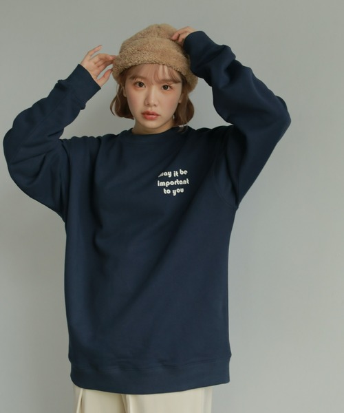 onetome（ワントゥーミー）の「オーバーサイズロゴスウェット【ユニセックス】（スウェット・レディース・ネイビー/オートミール・M/XL）」の6枚目の写真