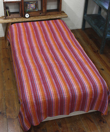 Amina（アミナ）の「【チャイハネ】カラフルボーダーベッドカバー シングルサイズ（寝具）」