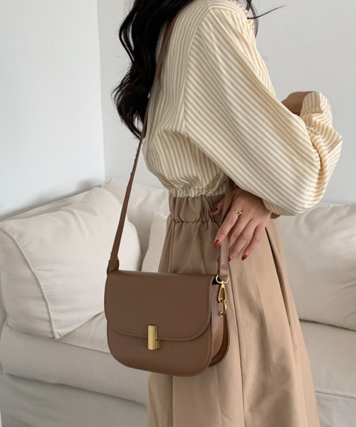 ECLIN（エクラン）の「フェイクレザー ミニショルダーバッグ（ショルダーバッグ・レディース・ブラック/ブラウン/アイボリー・FREE）」の3枚目の写真