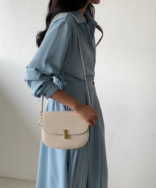 ECLIN（エクラン）の「フェイクレザー ミニショルダーバッグ（ショルダーバッグ・レディース・ブラック/ブラウン/アイボリー・FREE）」の2枚目の写真