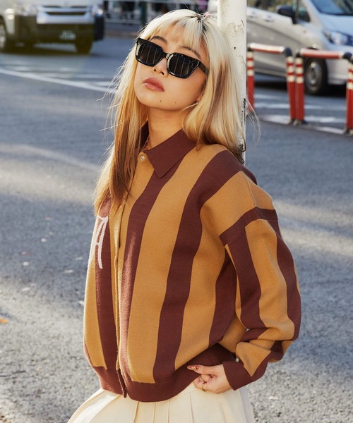 atmos pink(アトモスピンク)の「atmos pink ストライプ 襟付きカーデ / アトモスピンク ストライプ エリツキカーデ(カーディガン/ボレロ・レディース・ブラウン/ネイビー/レッド・FREE)」の2枚目の写真