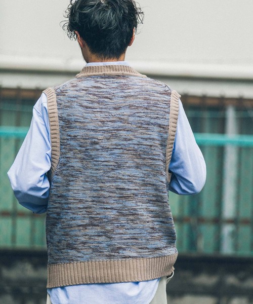 URBAN RESEARCH Sonny Label(アーバンリサーチサニーレーベル)の「メランジクルーネックニットベスト(ベスト・メンズ・グレー系その他/ベージュ系その他・MEDIUM/LARGE)」の4枚目の写真